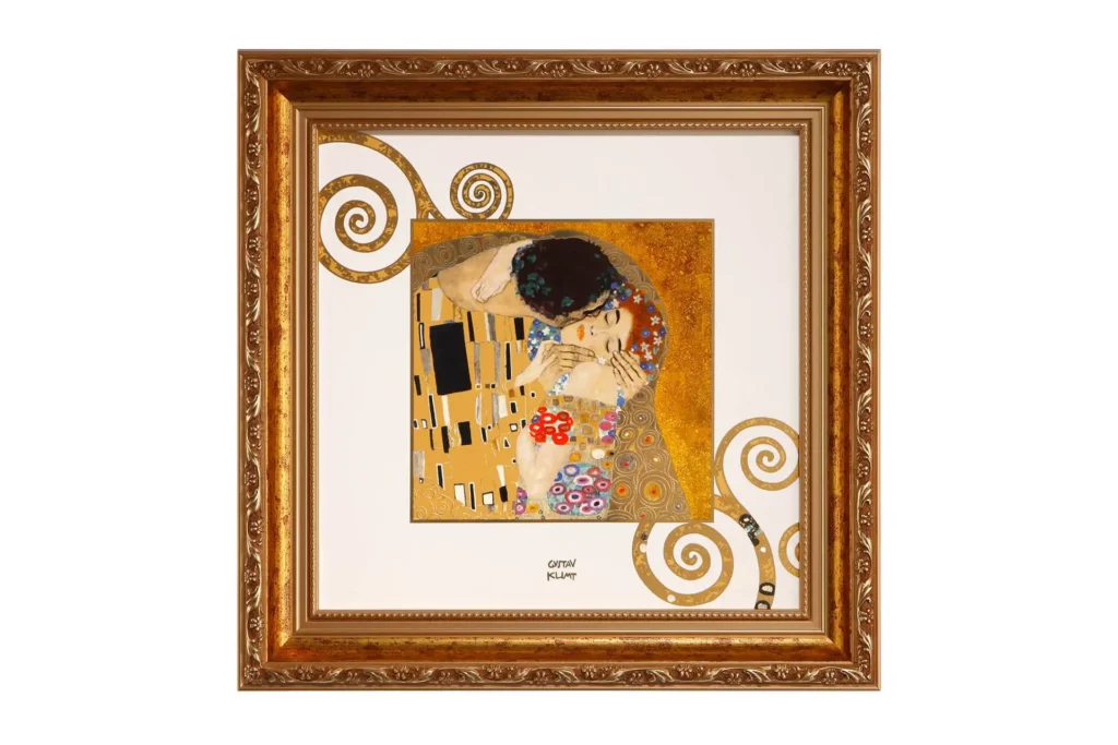 china-mural-sensual-kiss