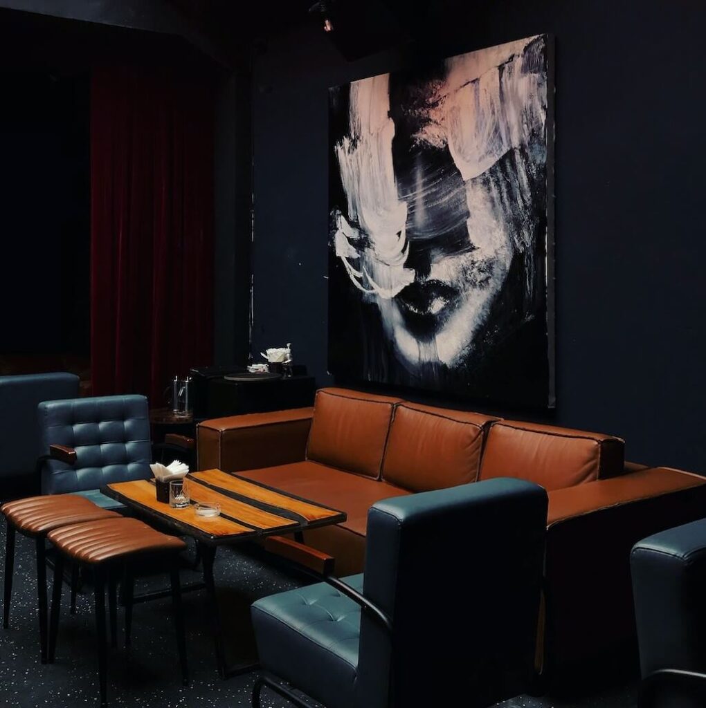 dark-theme-xxl-painting