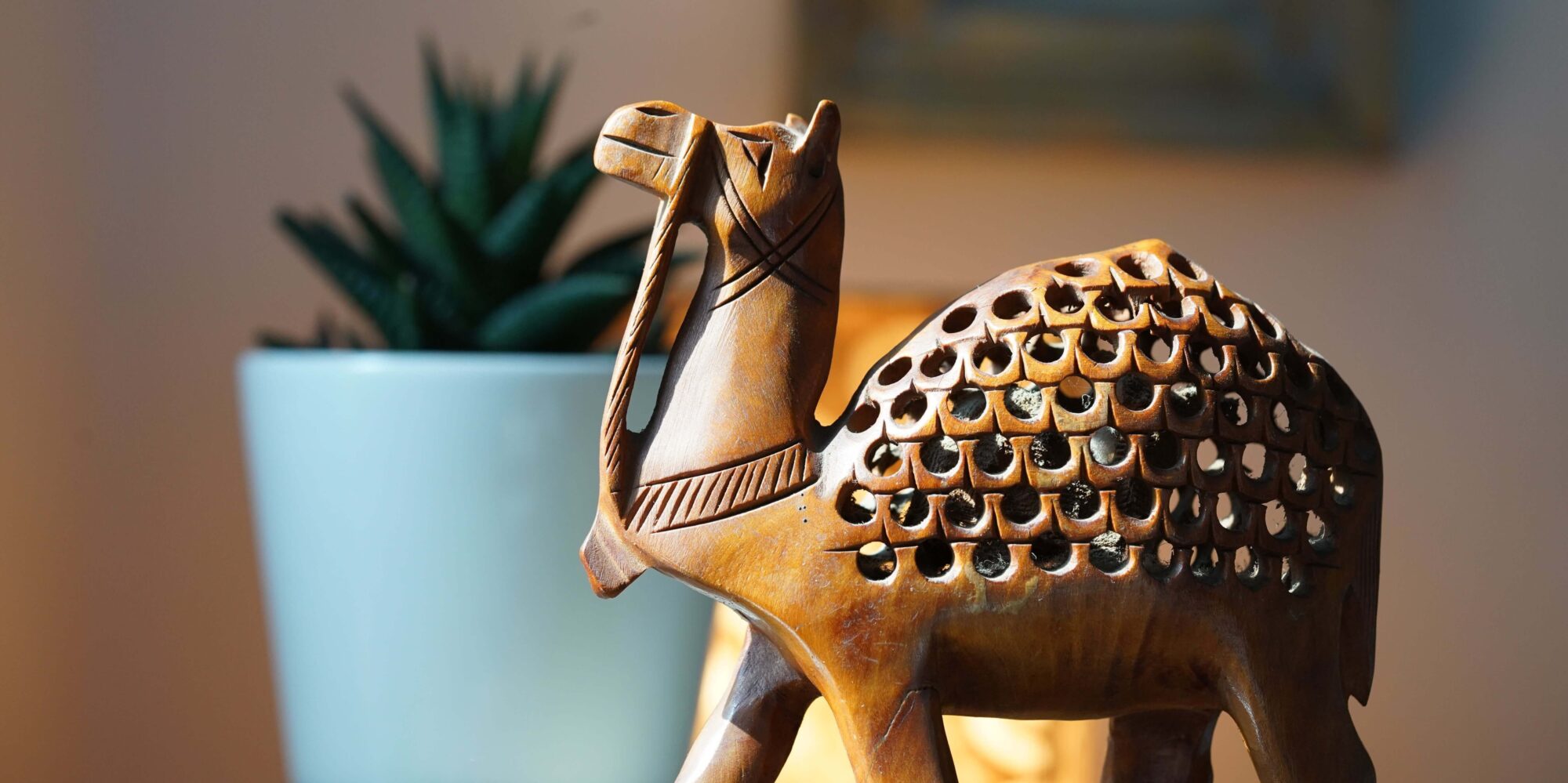 cammello legno arte