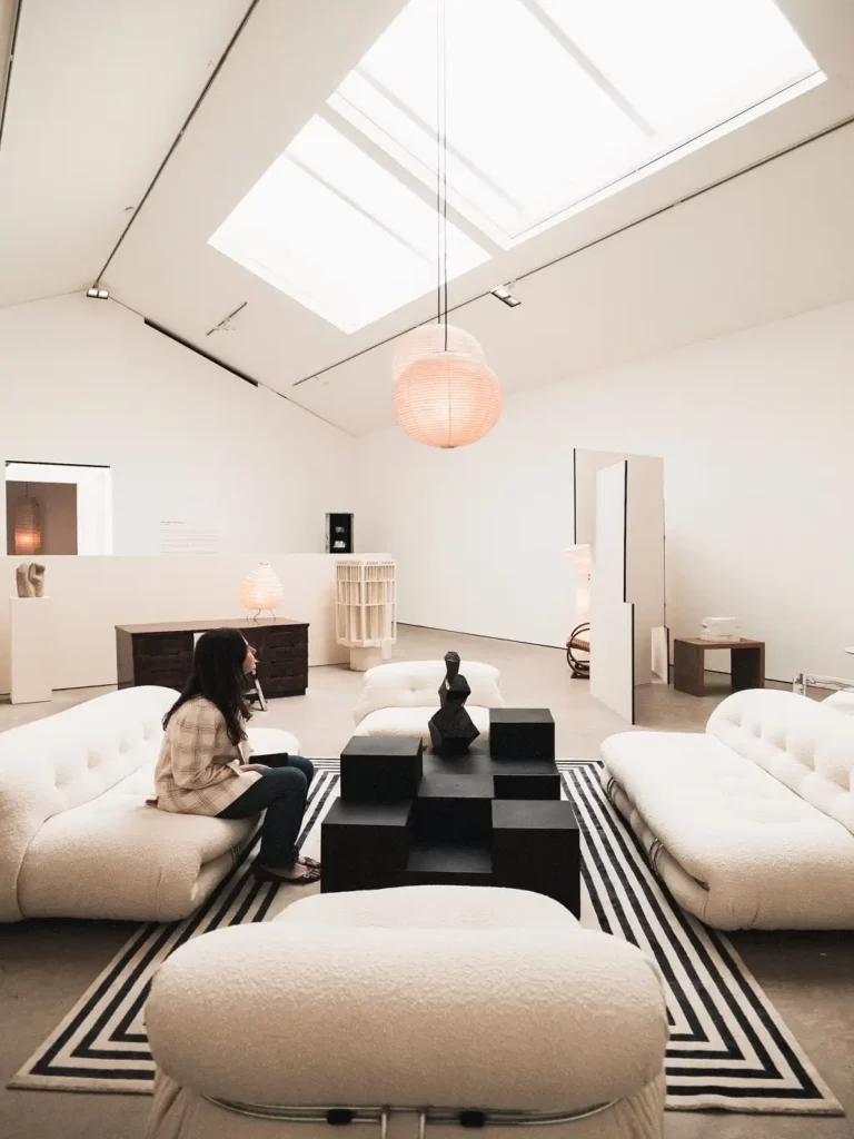 un altro mobile ispirato a zaha hadid