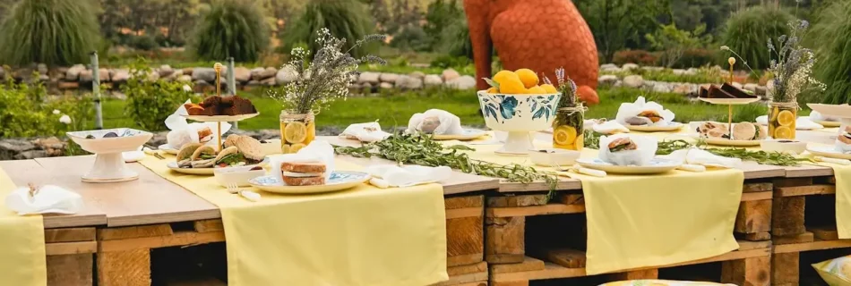 Easter outdoors feat image