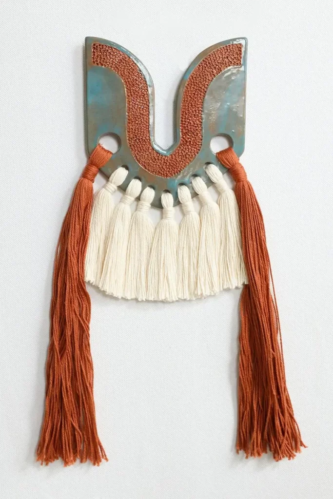 personalising-minimalist-home-decor-with-wall-hangings